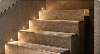 Elegante geflieste Treppe